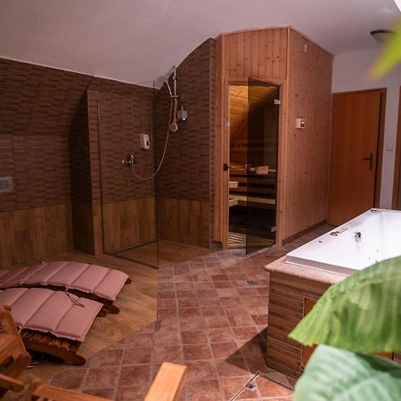 Hotel U Zlateho Kohouta Kroměříž Εξωτερικό φωτογραφία