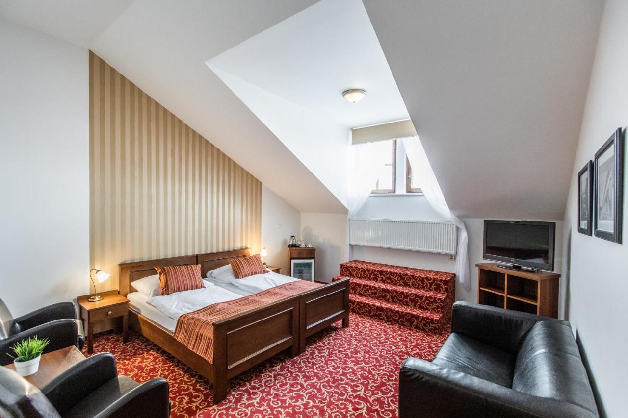 Hotel U Zlateho Kohouta Kroměříž Εξωτερικό φωτογραφία