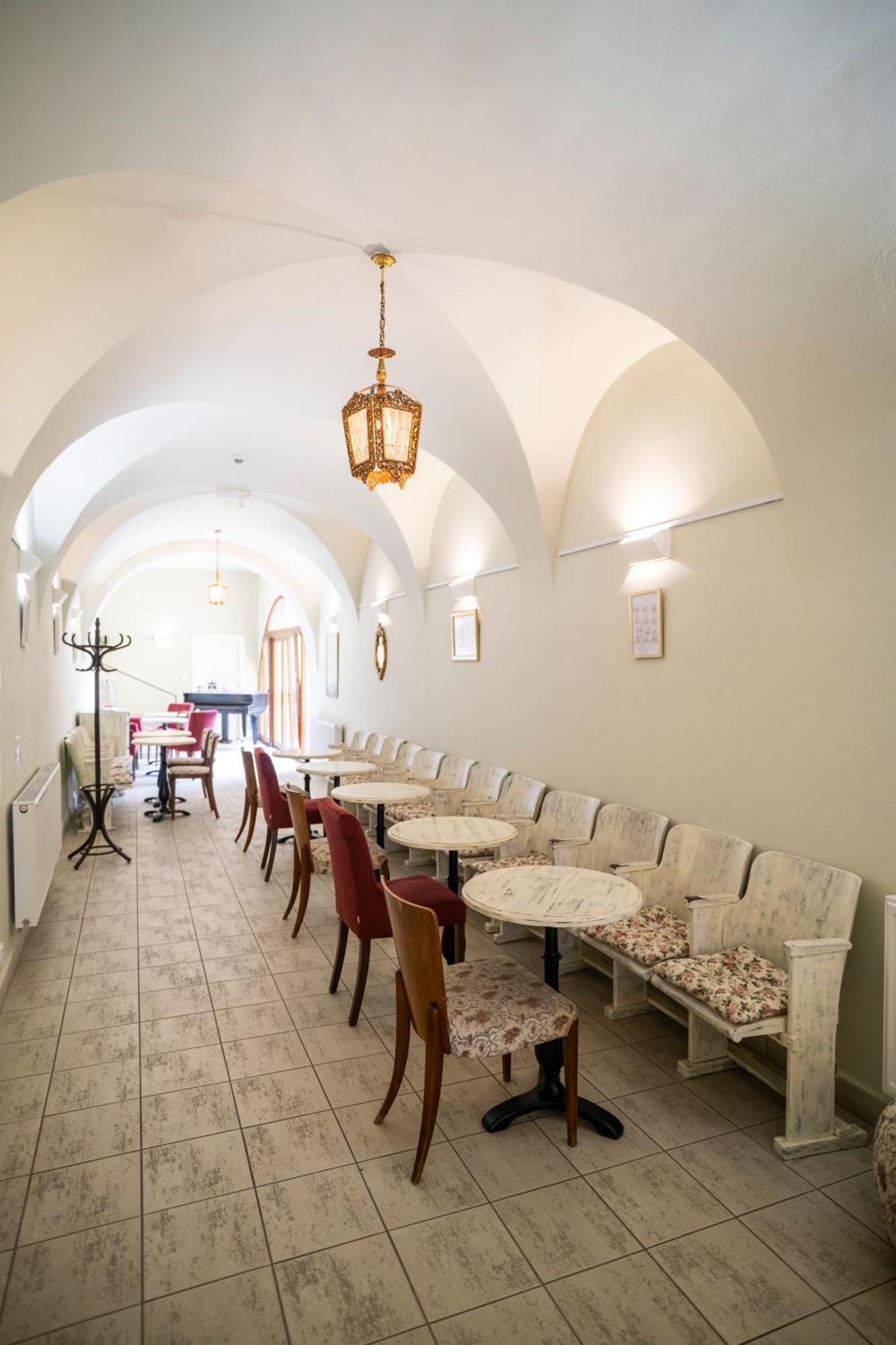 Hotel U Zlateho Kohouta Kroměříž Εξωτερικό φωτογραφία