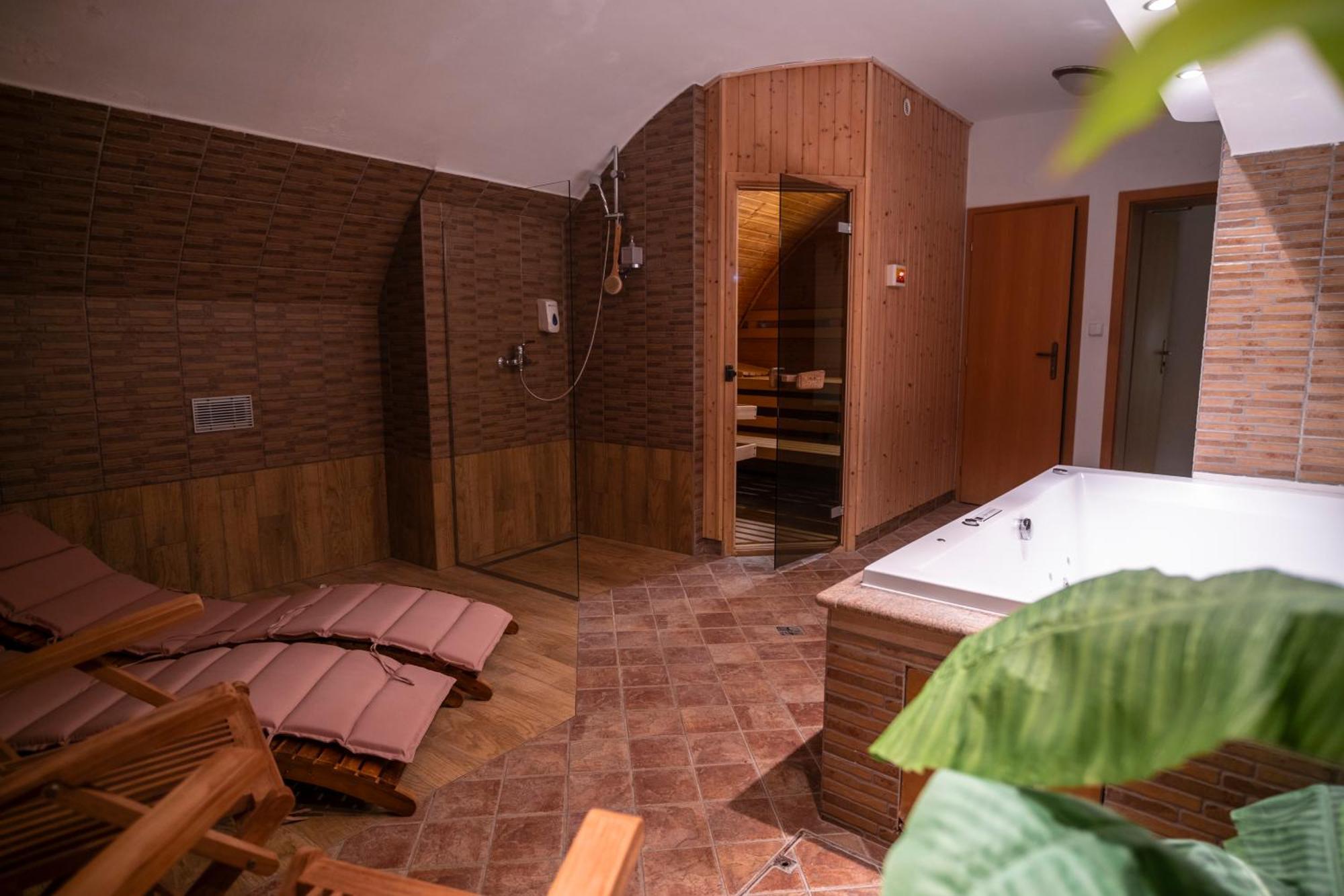 Hotel U Zlateho Kohouta Kroměříž Εξωτερικό φωτογραφία