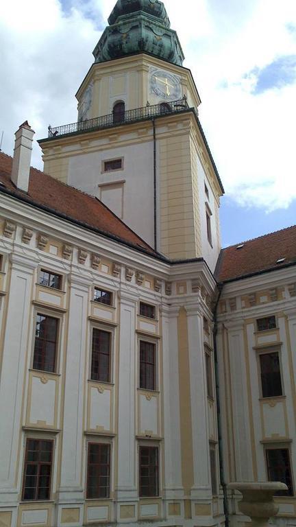 Hotel U Zlateho Kohouta Kroměříž Εξωτερικό φωτογραφία