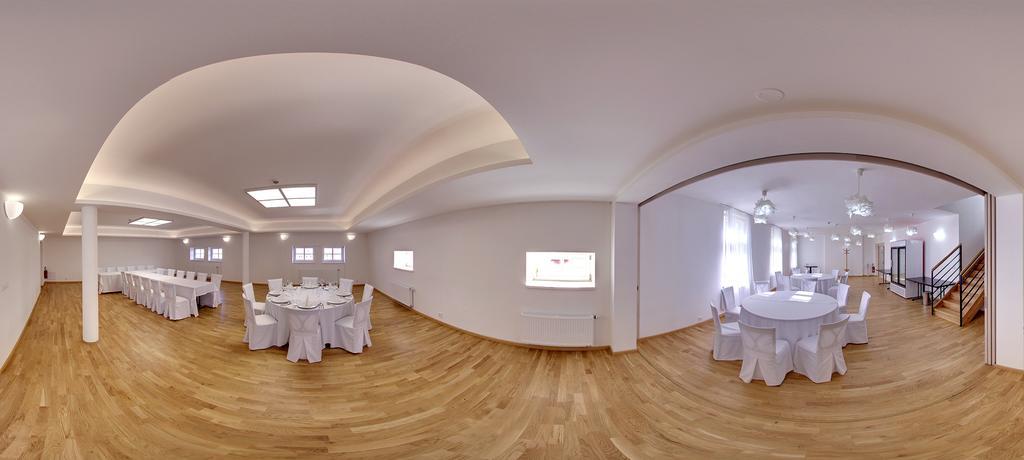 Hotel U Zlateho Kohouta Kroměříž Εξωτερικό φωτογραφία