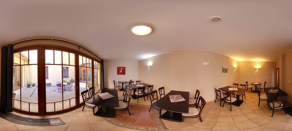 Hotel U Zlateho Kohouta Kroměříž Εξωτερικό φωτογραφία