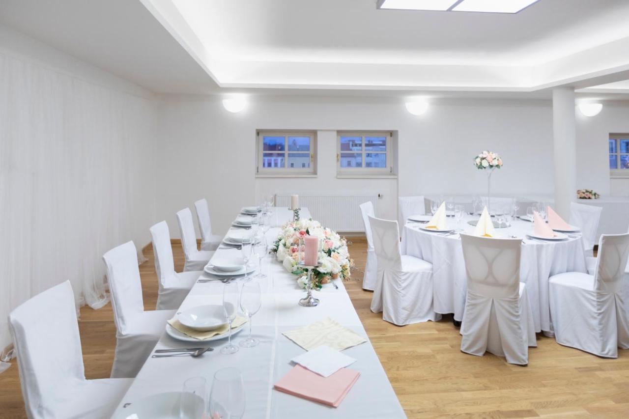 Hotel U Zlateho Kohouta Kroměříž Εξωτερικό φωτογραφία
